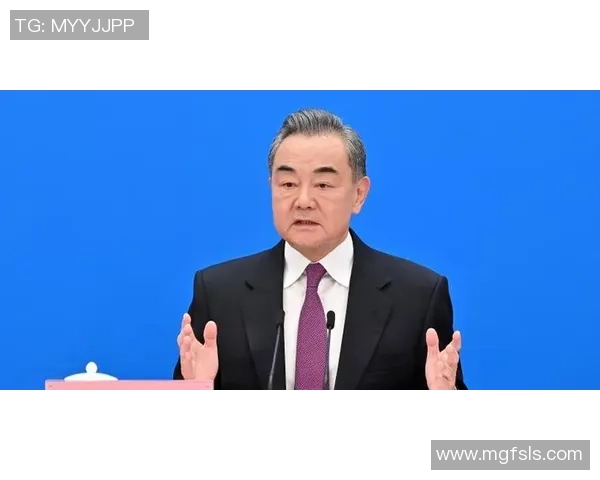 深度对话：周芳在和平精英世界中的成长与挑战之旅